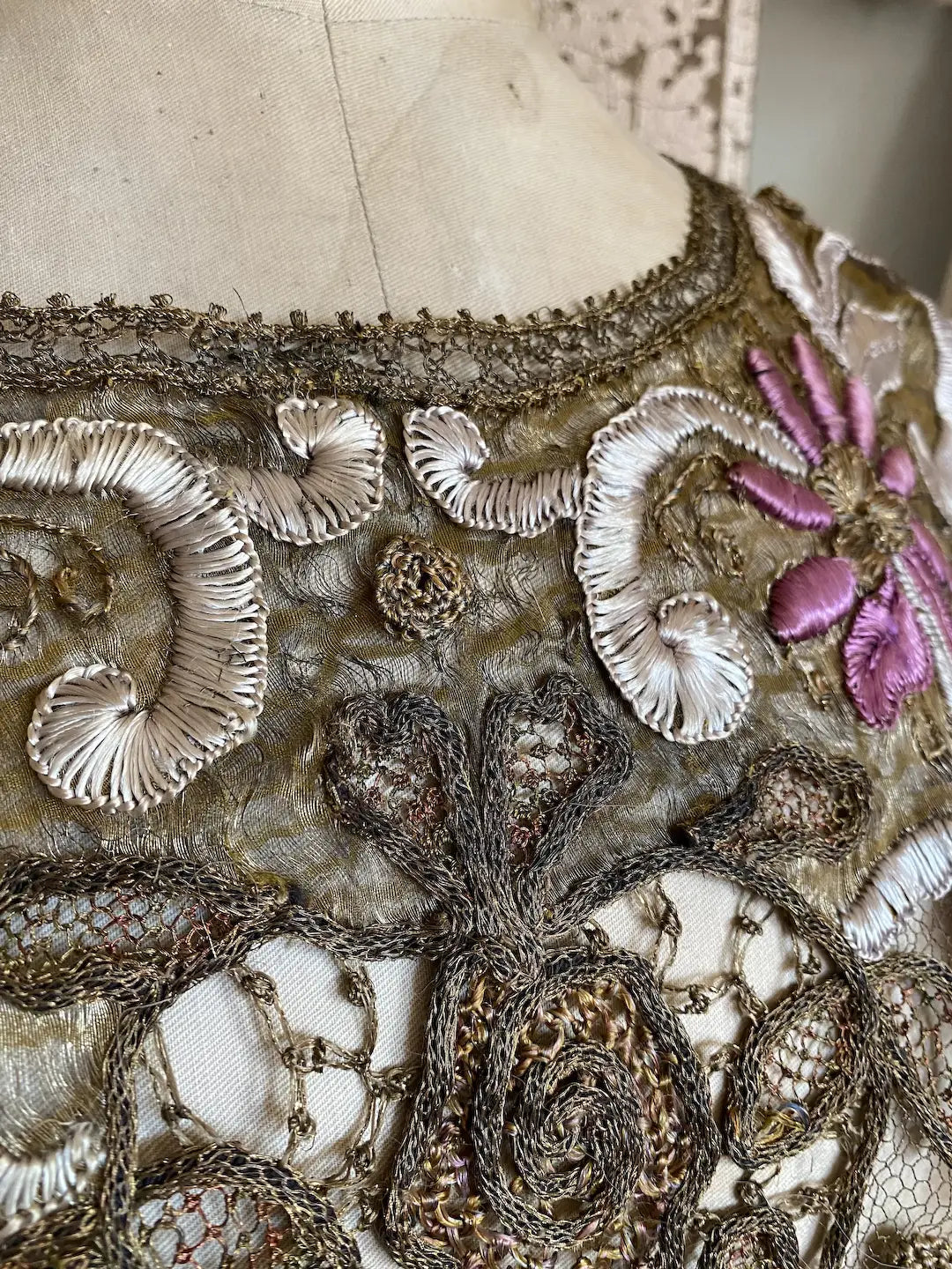 Antique Museum Piece 1920s Collar Gold Lame Lace Silk Embroidered Pink