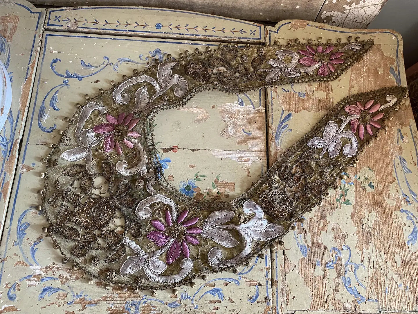 Antique Museum Piece 1920s Collar Gold Lame Lace Silk Embroidered Pink