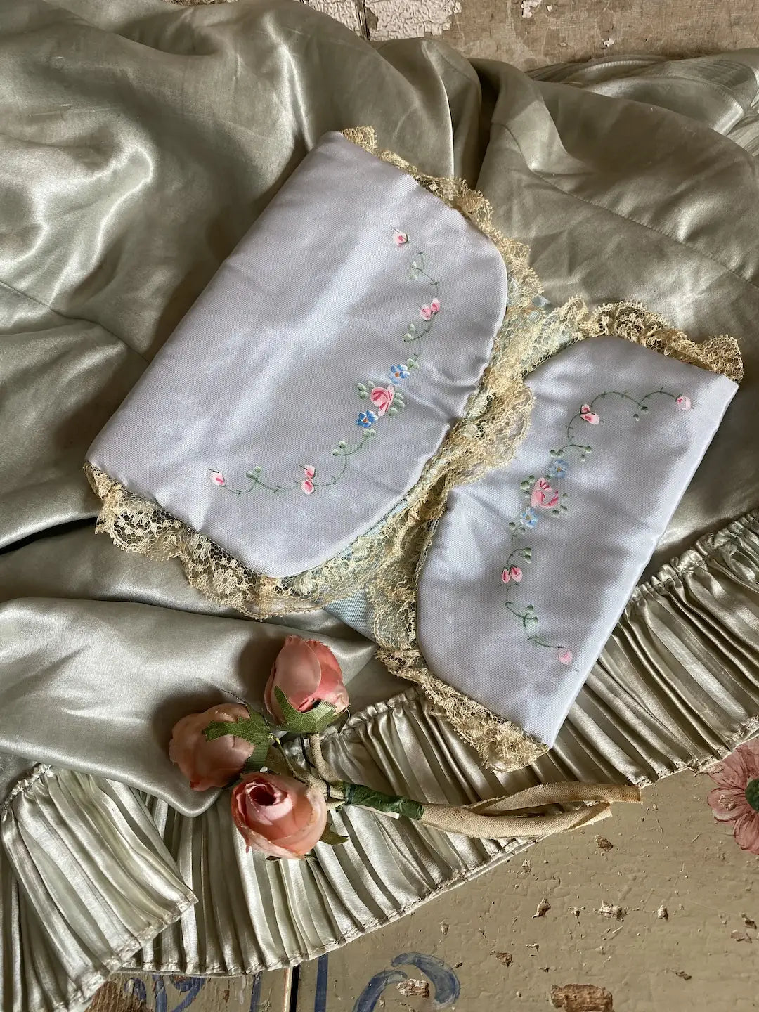 Vintage Hankie Holder Pale Blue Painted Lace Trim
