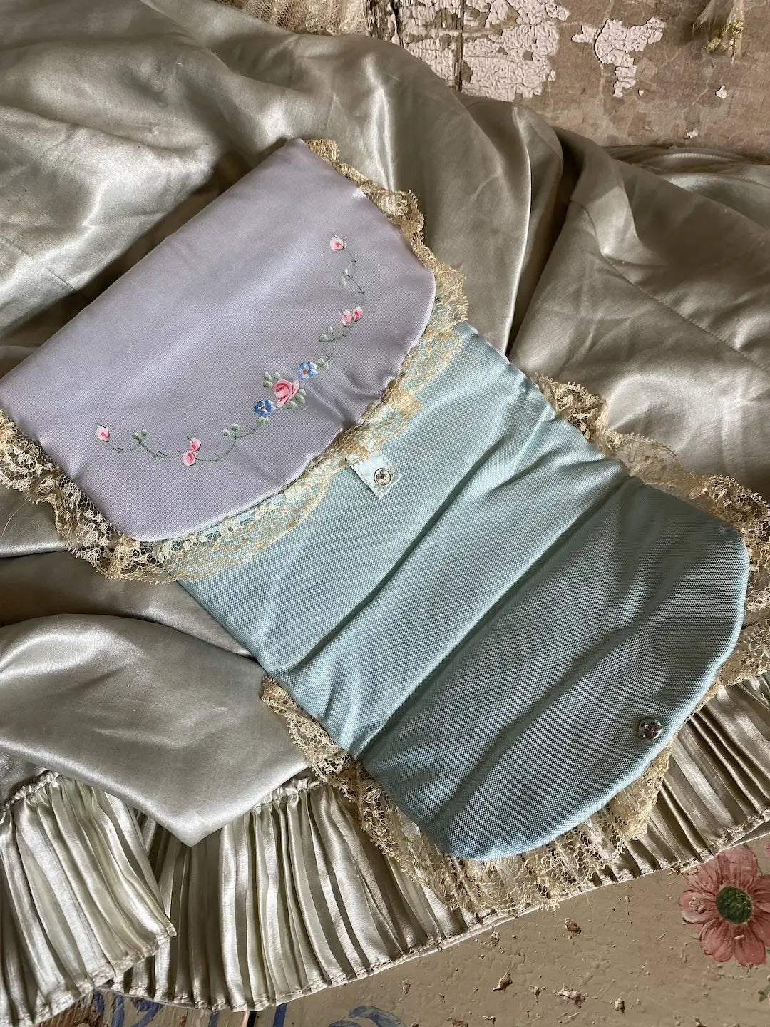 Vintage Hankie Holder Pale Blue Painted Lace Trim