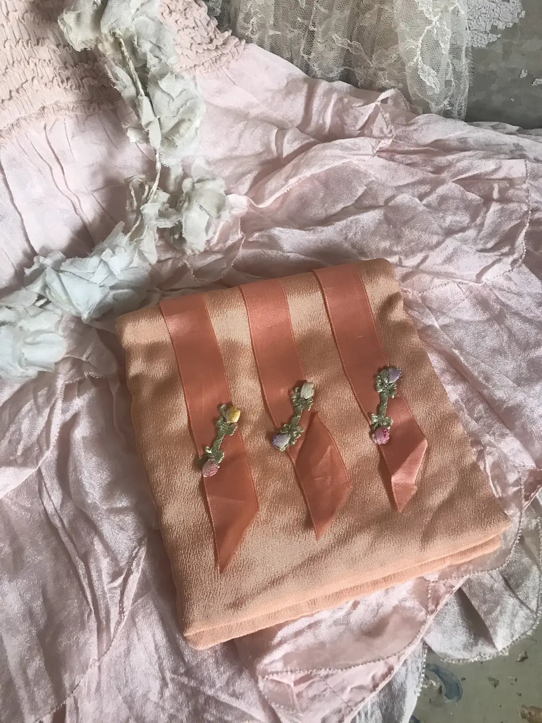 Vintage Peach Ribbonwork Hankie Holder Keeper