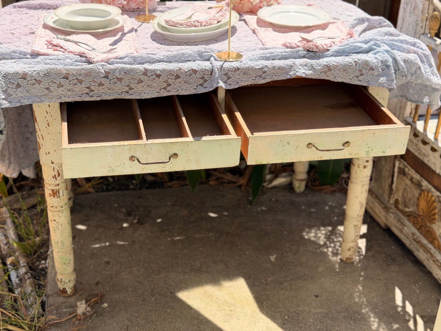 Antique Chippy Shabby Chic Expandable Table