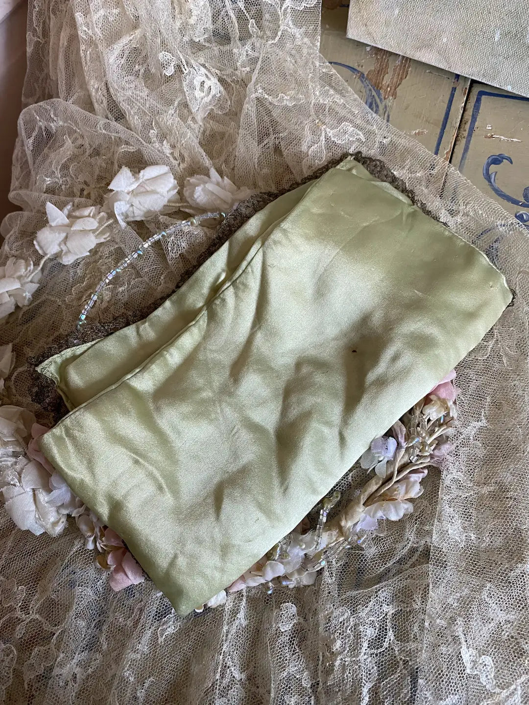 Antique Pink Silk Hankie Holder Metallic Lace Trim