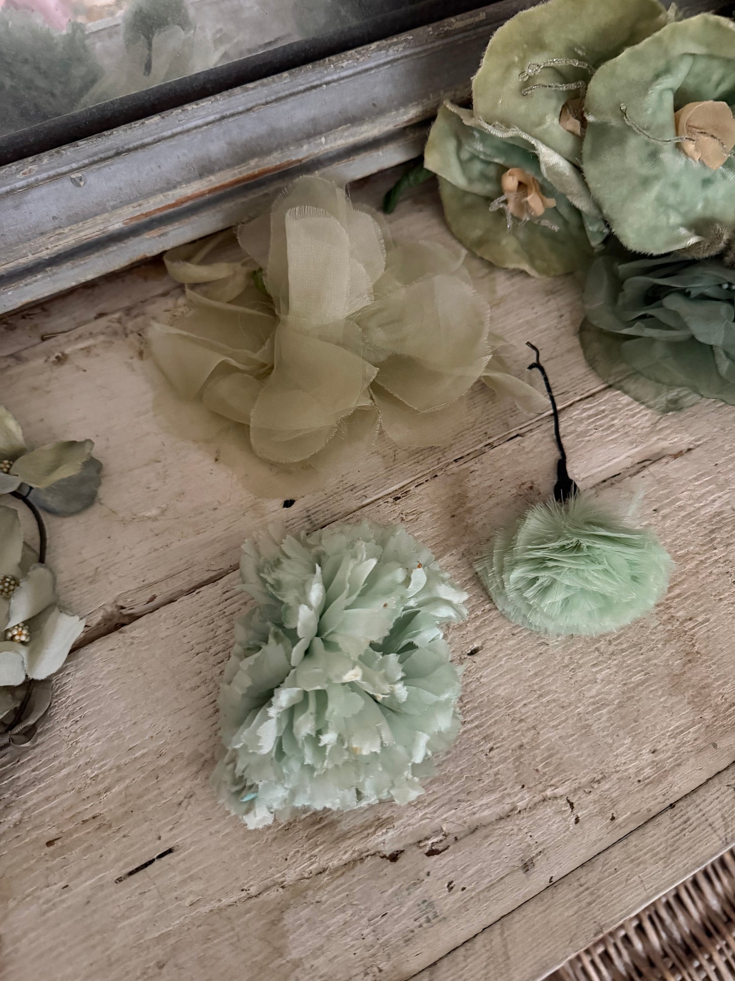 Collection Antique Vintage Millinery Flowers Green