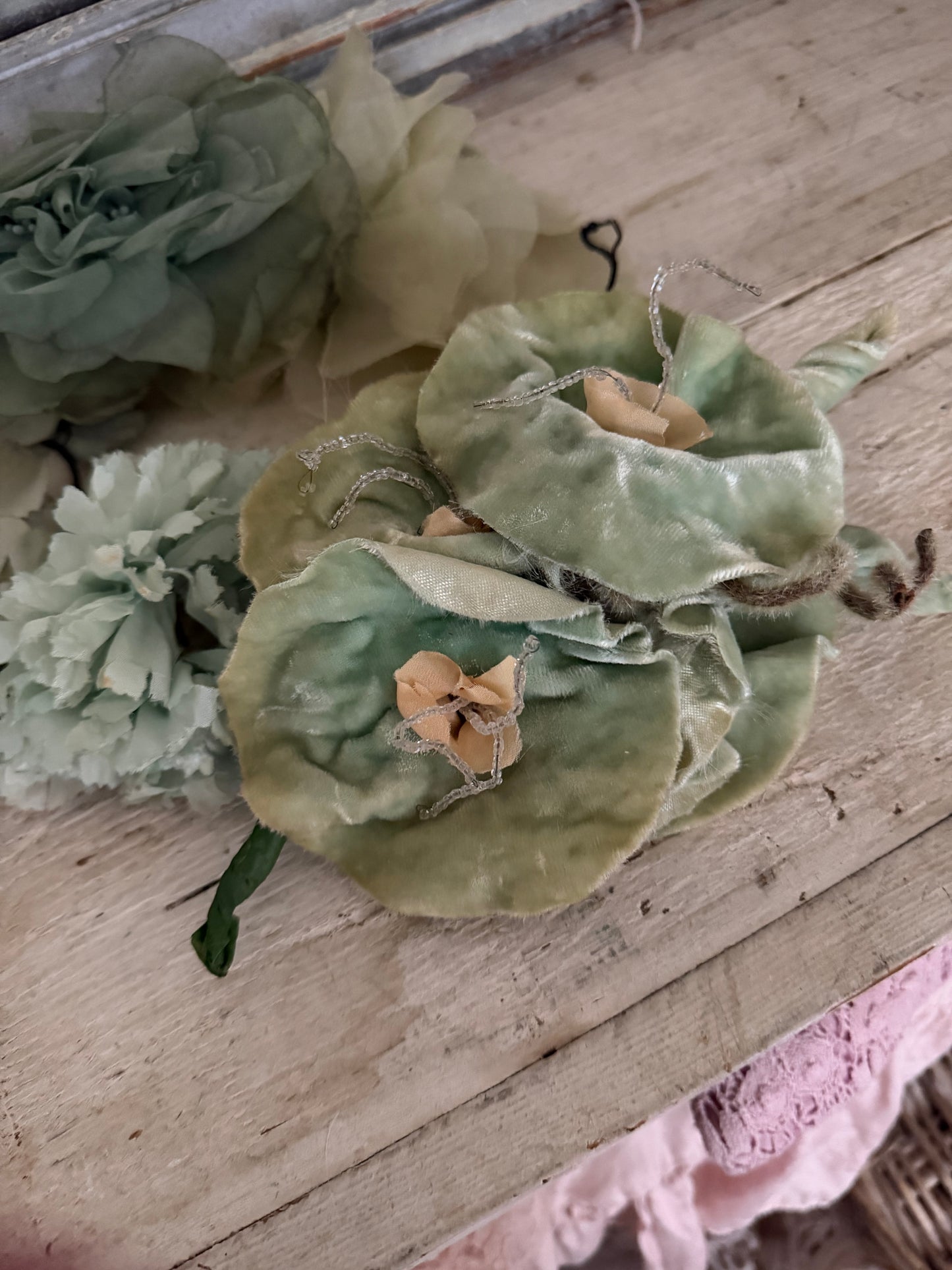 Collection Antique Vintage Millinery Flowers Green