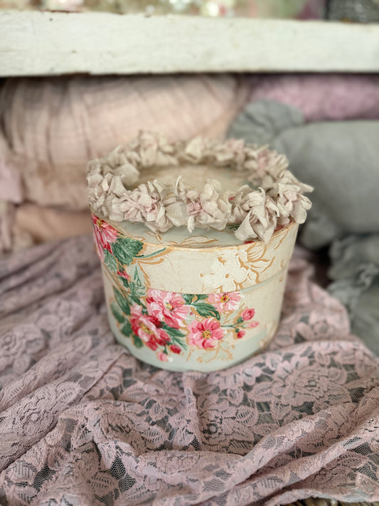 Antique Petite Wallpaper Hatbox