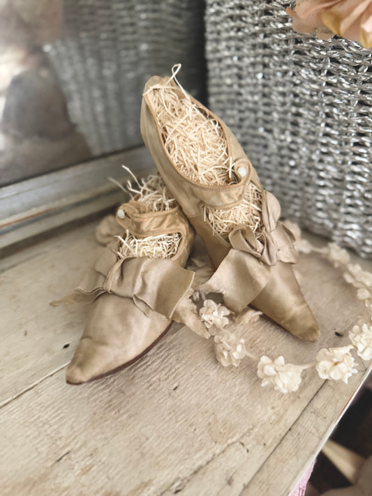 Antique Ice Grey Green Silk Shoes With Bows