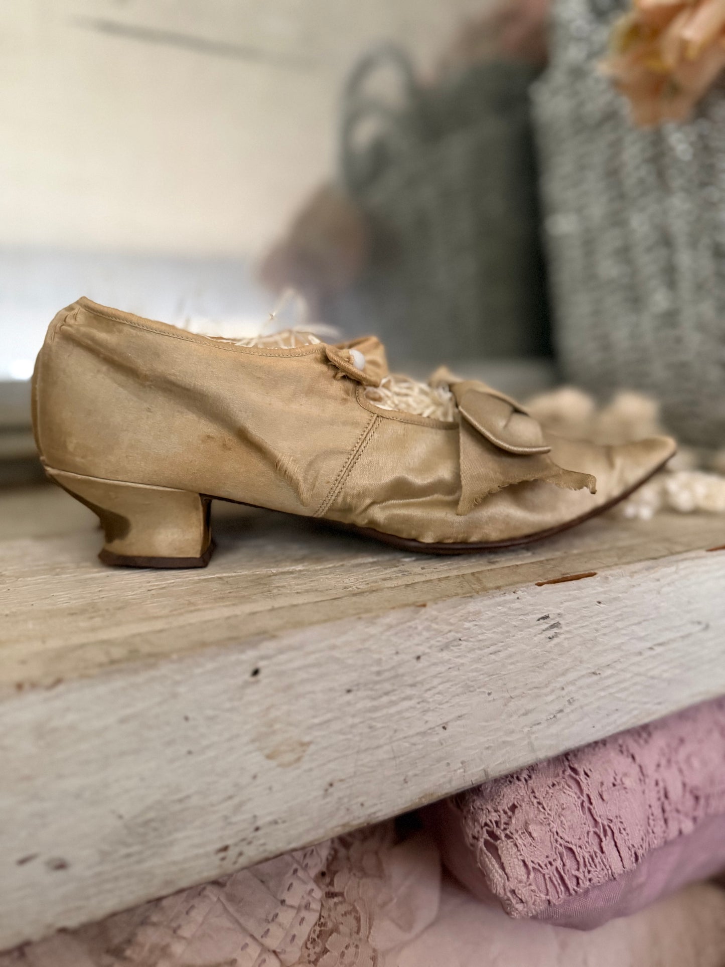 Antique Ice Grey Green Silk Shoes With Bows