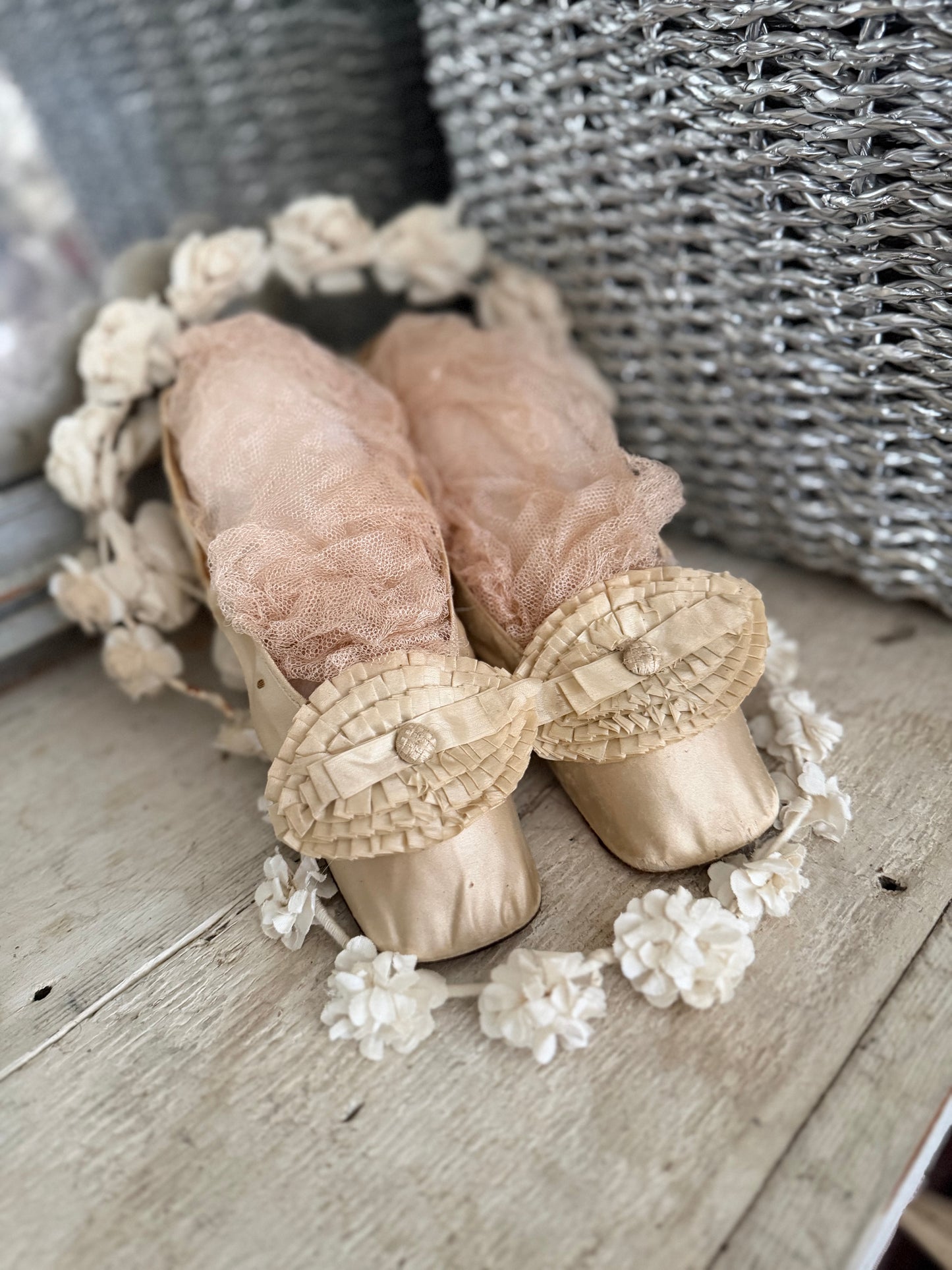 Antique Ivory Silk Regency Slippers Shoes With Rosettes