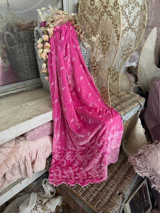 Bella Notte Pink Silk Embroidered Velvet King Pillowcase