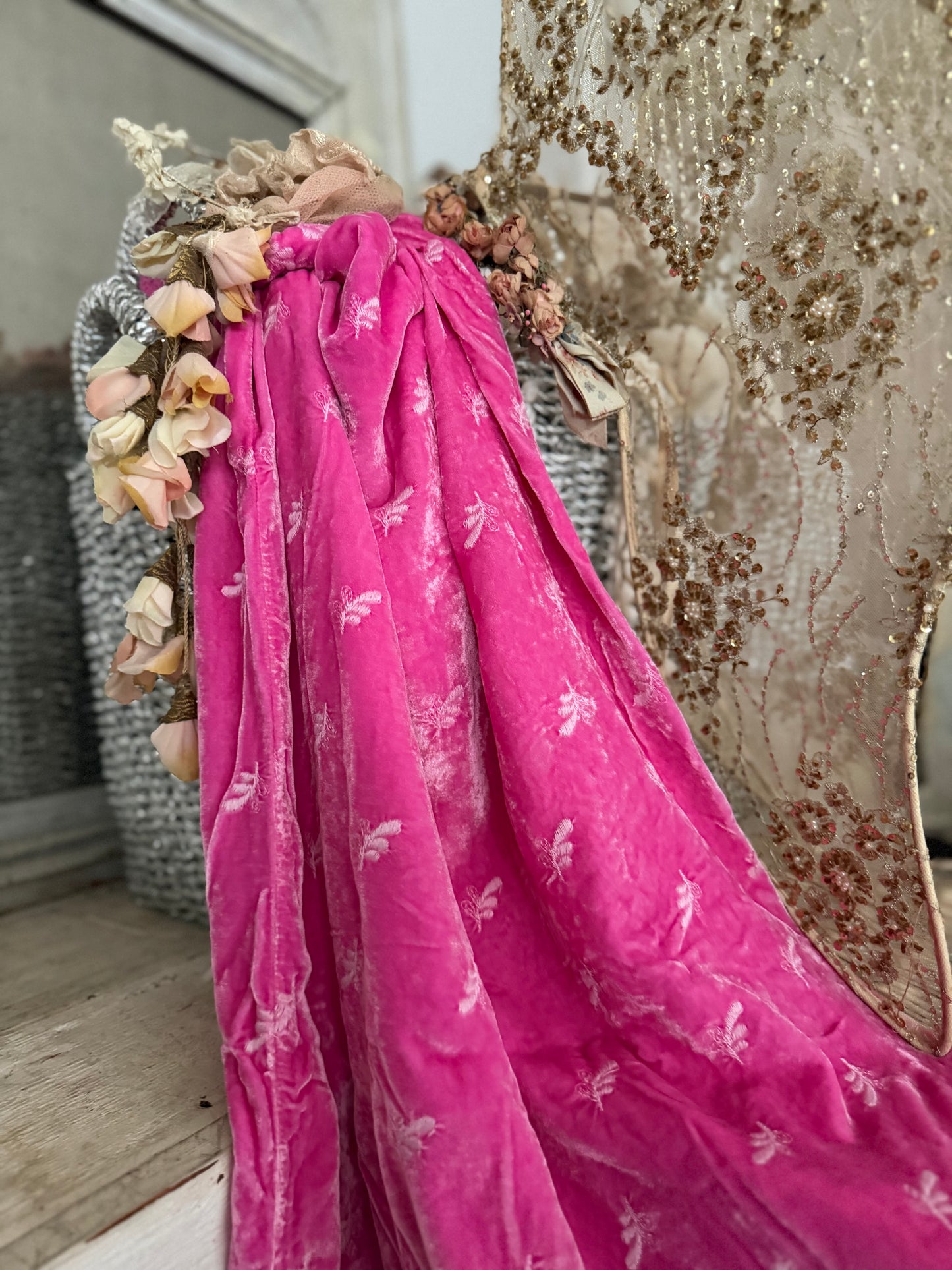 Bella Notte Pink Silk Embroidered Velvet King Pillowcase