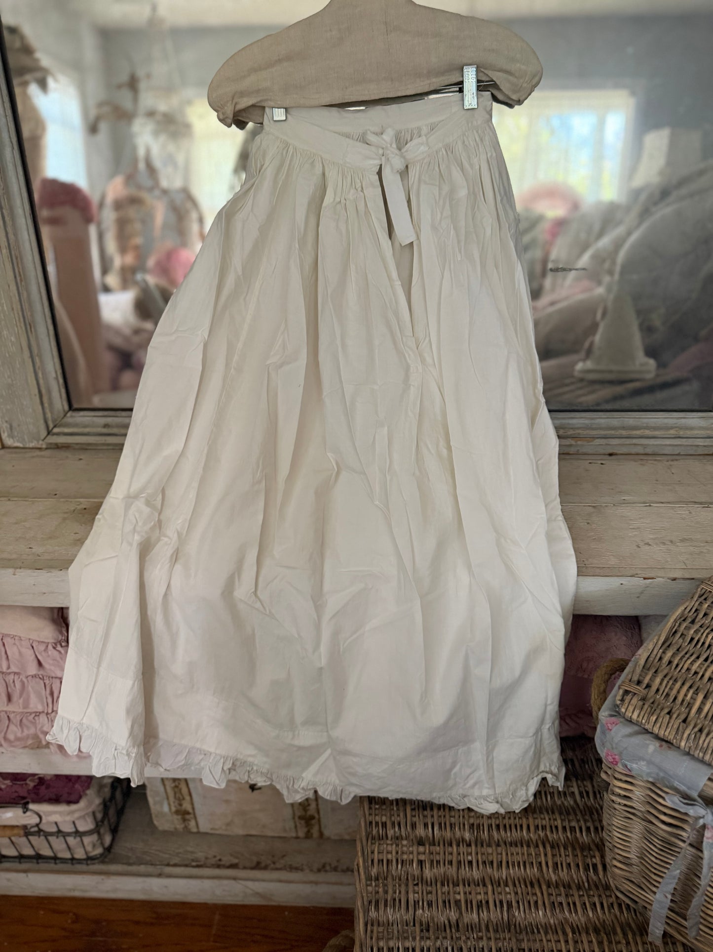 Antique White Simple Ruffle Petticoat