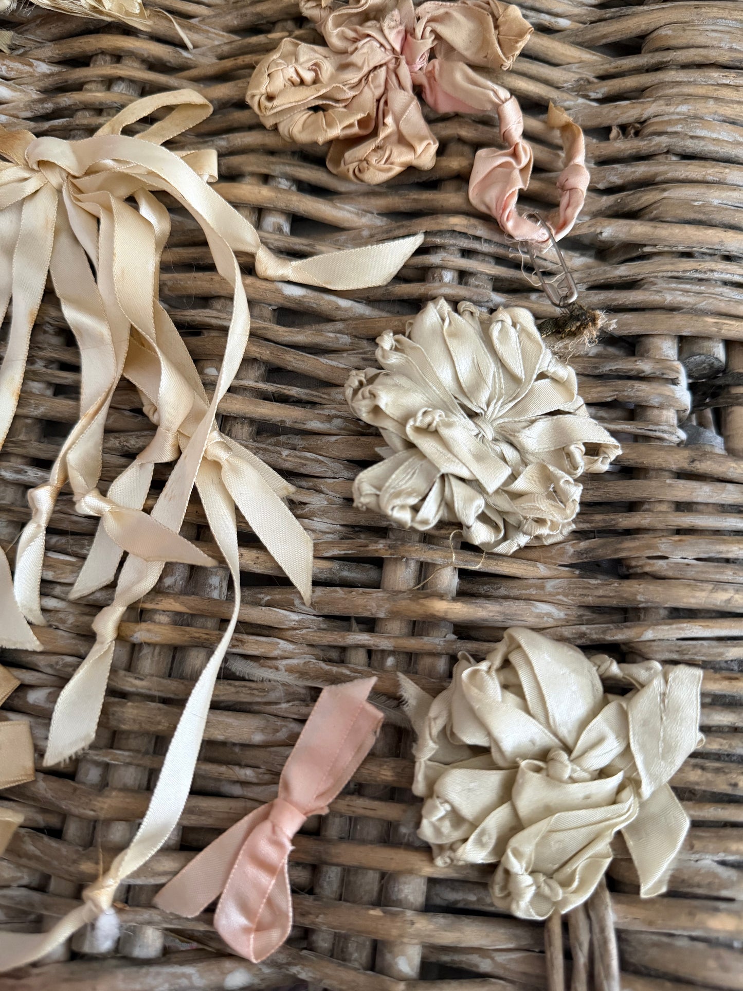 Collection Antique Timeworn Pastel Silk Ribbon Bows