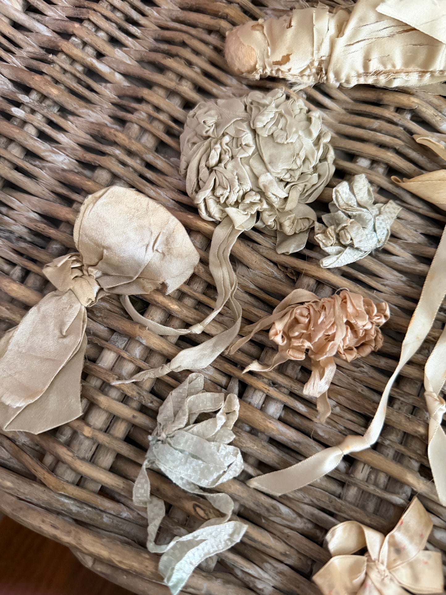 Collection Antique Timeworn Pastel Silk Ribbon Bows