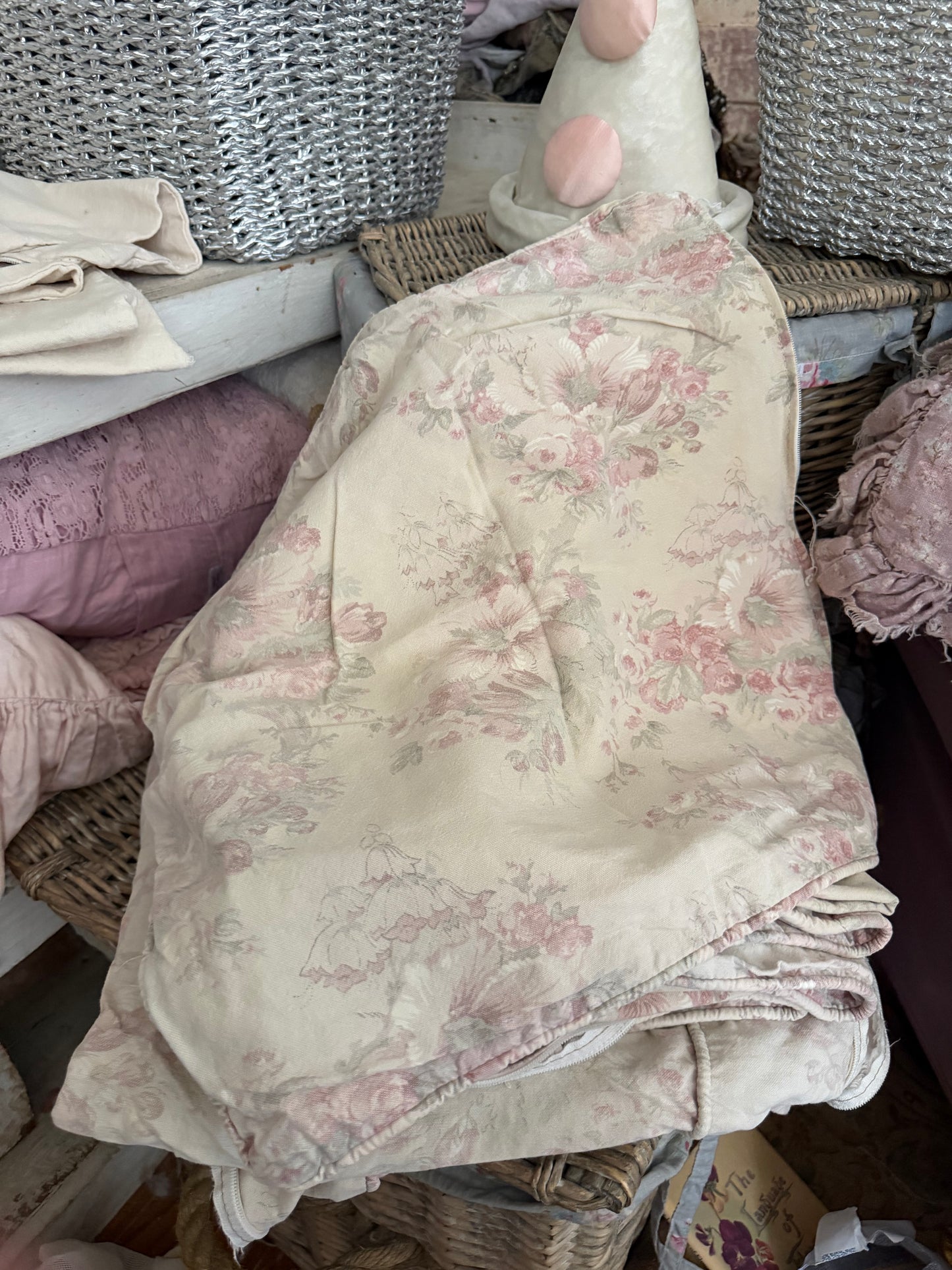Collection RASSC Rachel Ashwell Floris Sofa Slipcover Cushions Shams