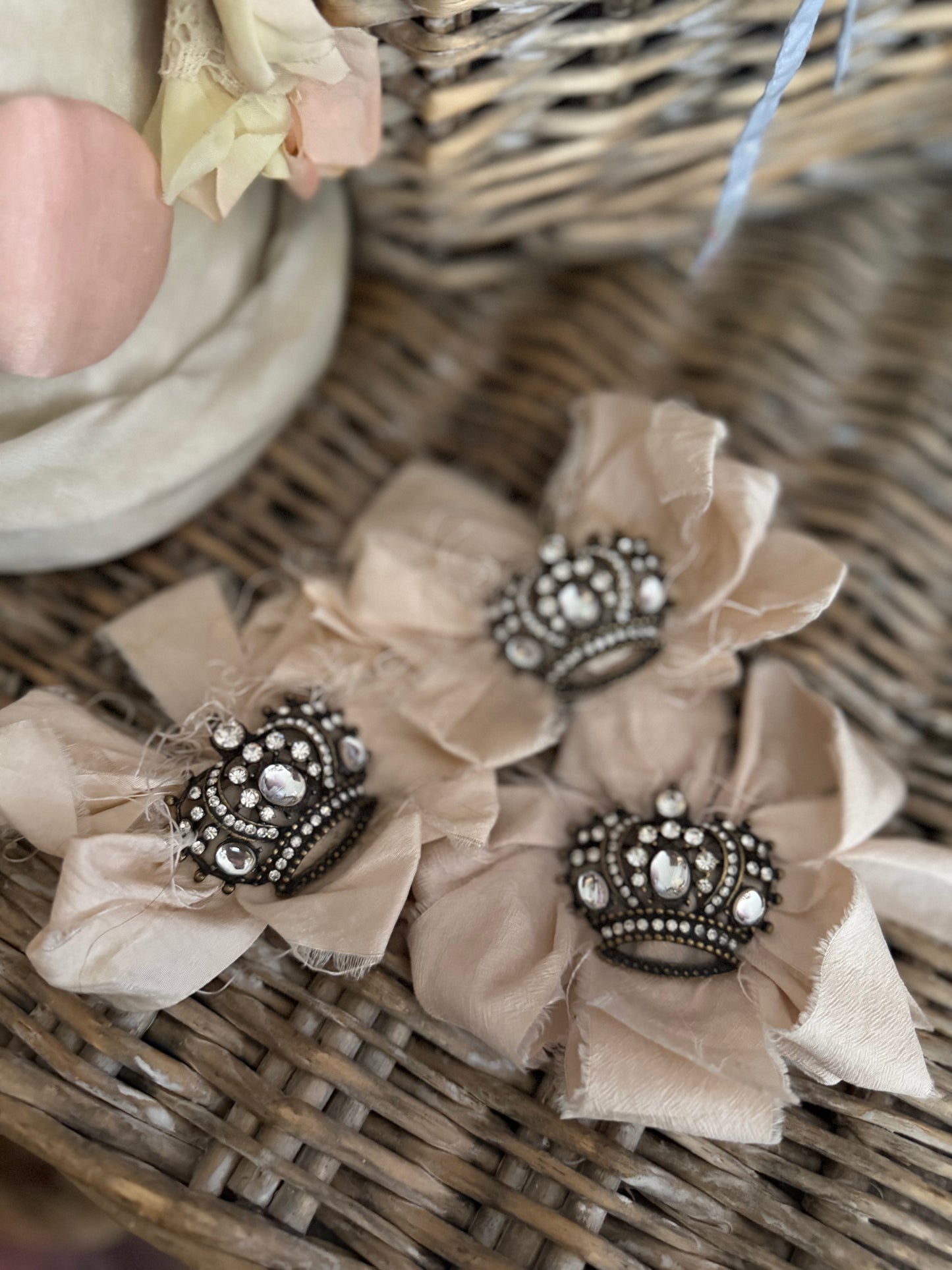 RASSC Rachel Ashwell Shabby Chic Silk Crown Rosettes