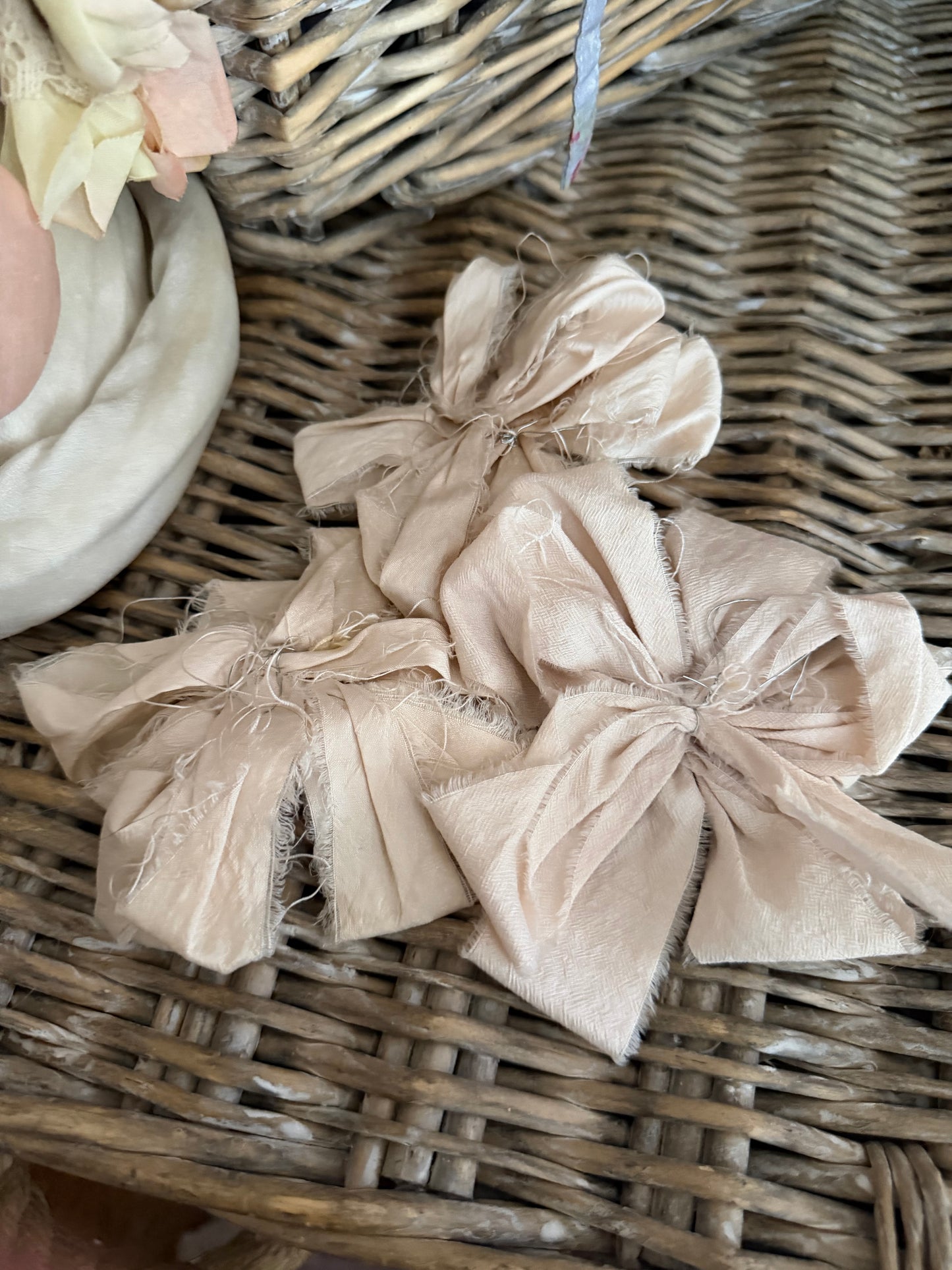 RASSC Rachel Ashwell Shabby Chic Silk Crown Rosettes