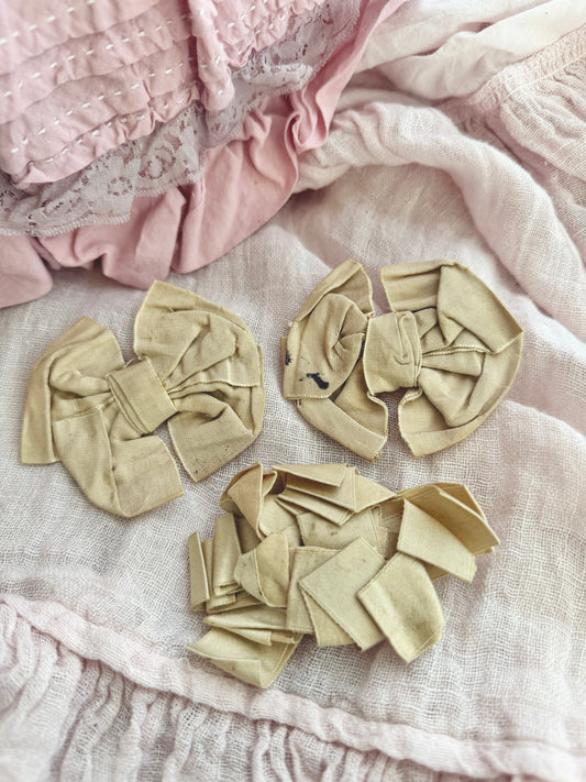 Collection Antique Ivory Ribbonwork Bows