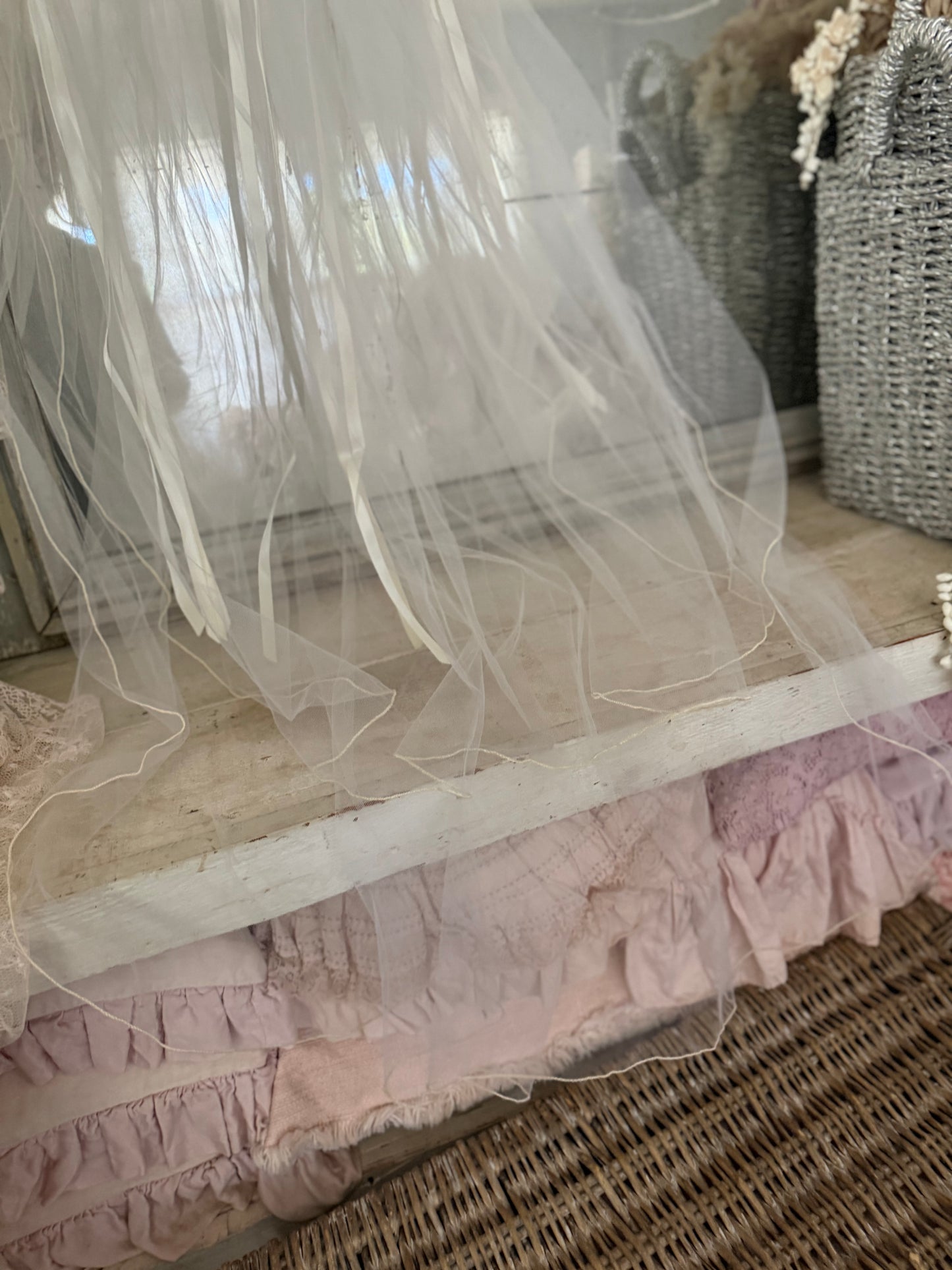 Vintage Wedding Tulle Lace Flower Ribbon Crown Veil