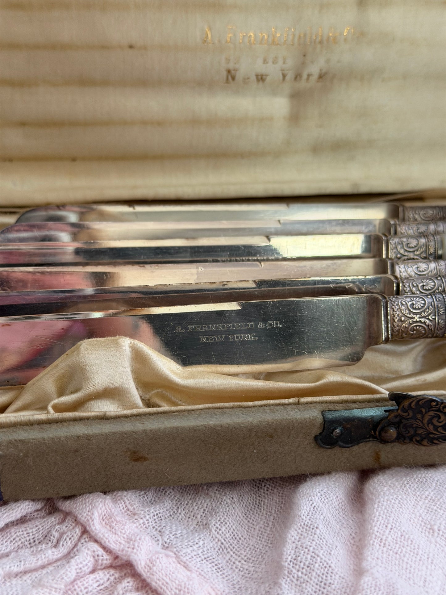 Collection Antique Mother Of Pearl Flatware Knife Set