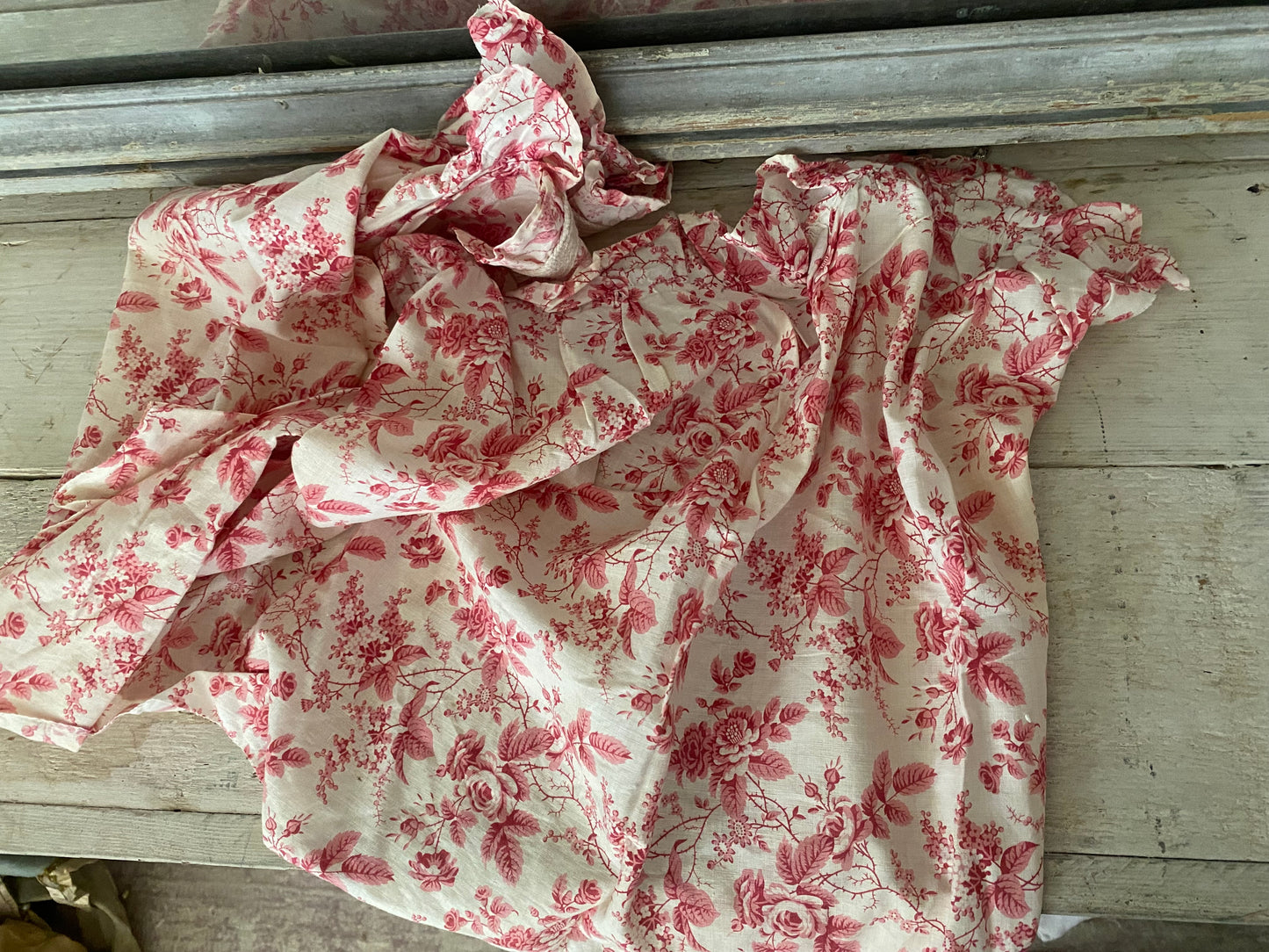 Antique French Fabric Valence Petite Curtain Red White Rose