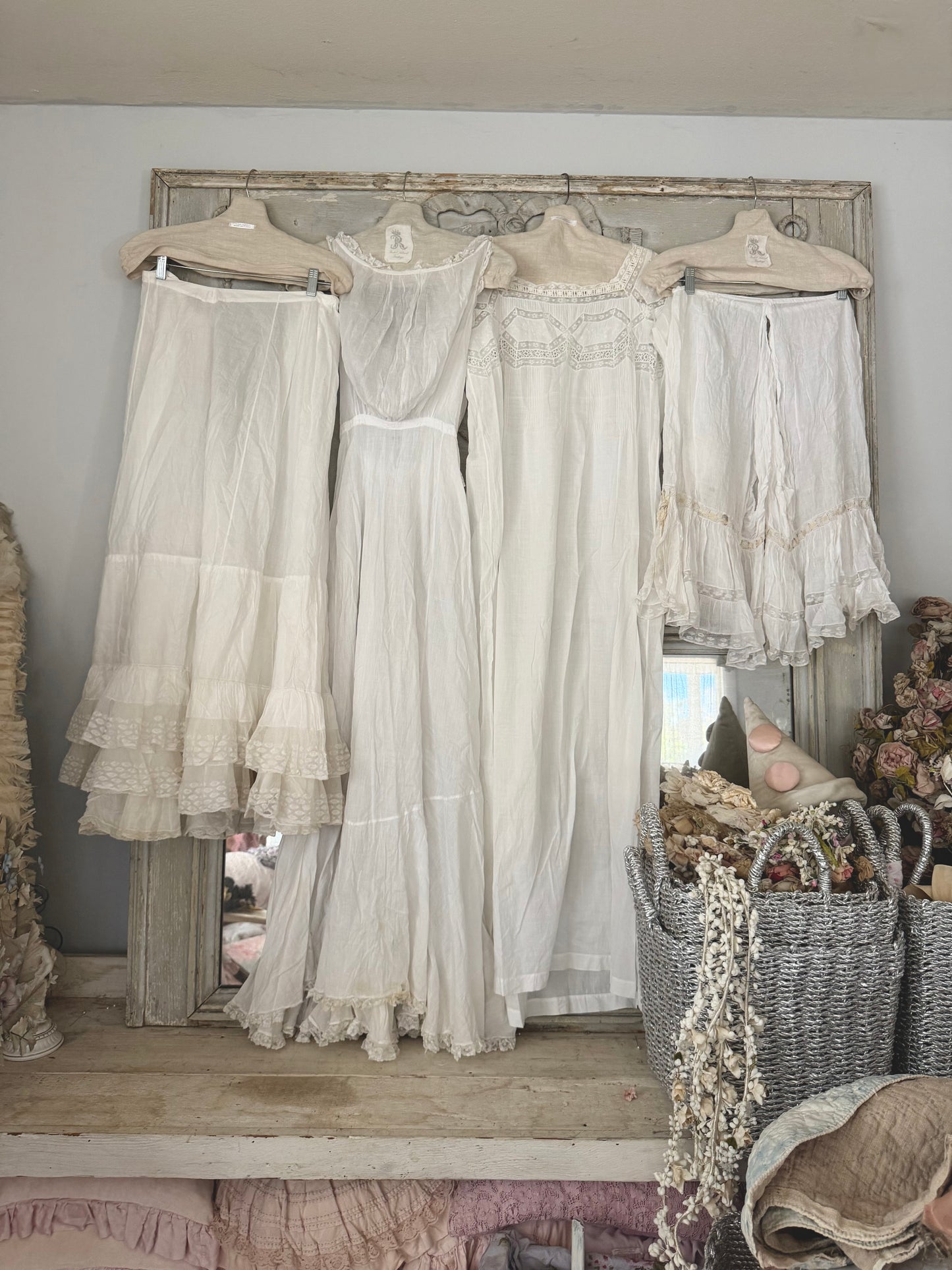 Collection Antique Victorian Whites Lace Nightgown Slip Pantalons