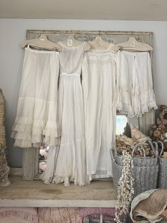 Collection Antique Victorian Whites Lace Nightgown Slip Pantalons