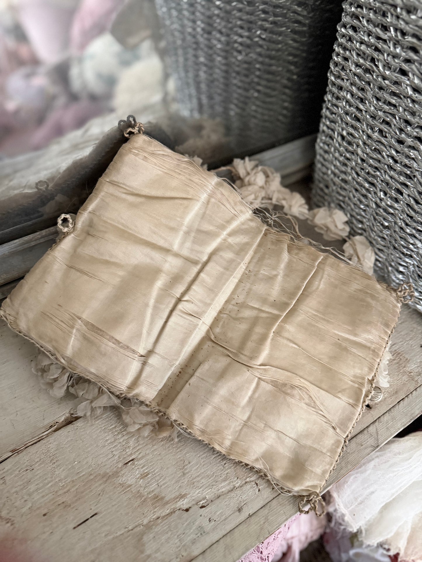 Antique Silk Mauve Floral Pouch Holder