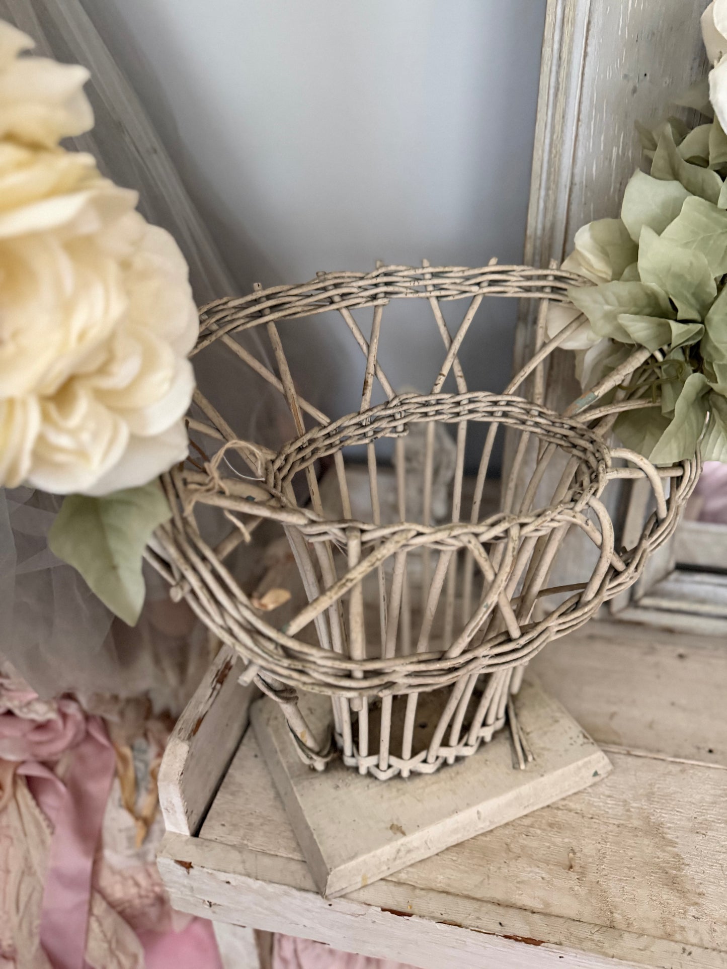 XL Antique Victorian White Wicker Flower Basket Flower Arch
