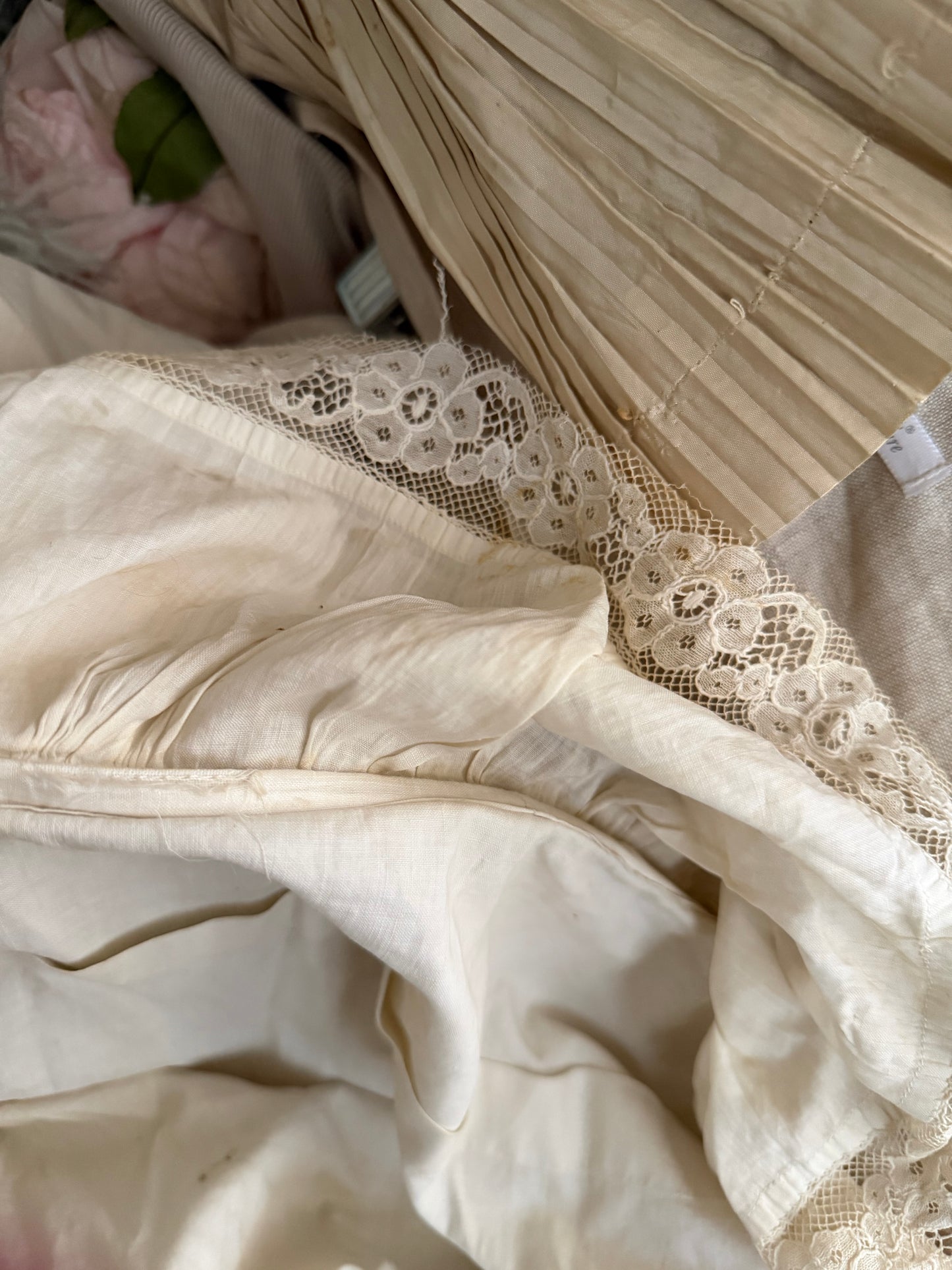 Antique White Wired Lace Hoop Skirt