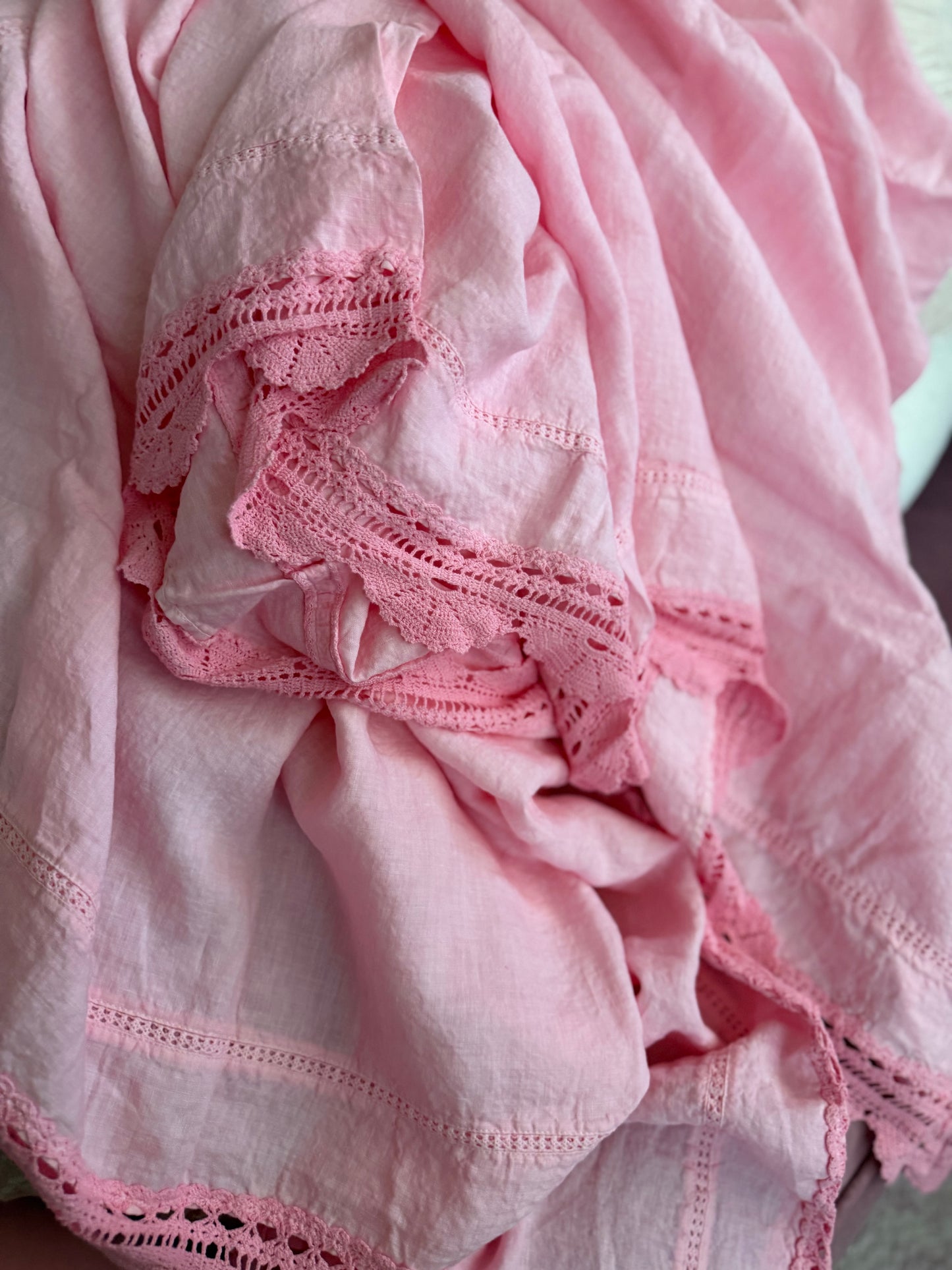 Bella Notte Pink Linen Lace Tablecloth