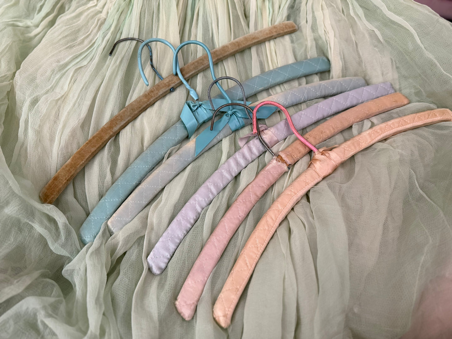 Collection Vintage Hangers