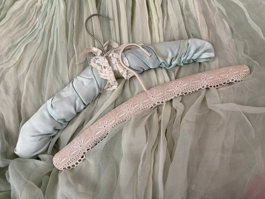 Collection Vintage Hangers