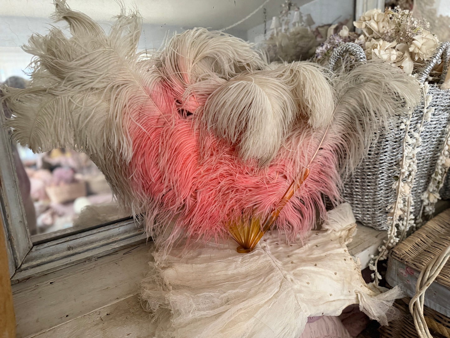 XL Antique Pink Ombre Ostrich Feather Fan