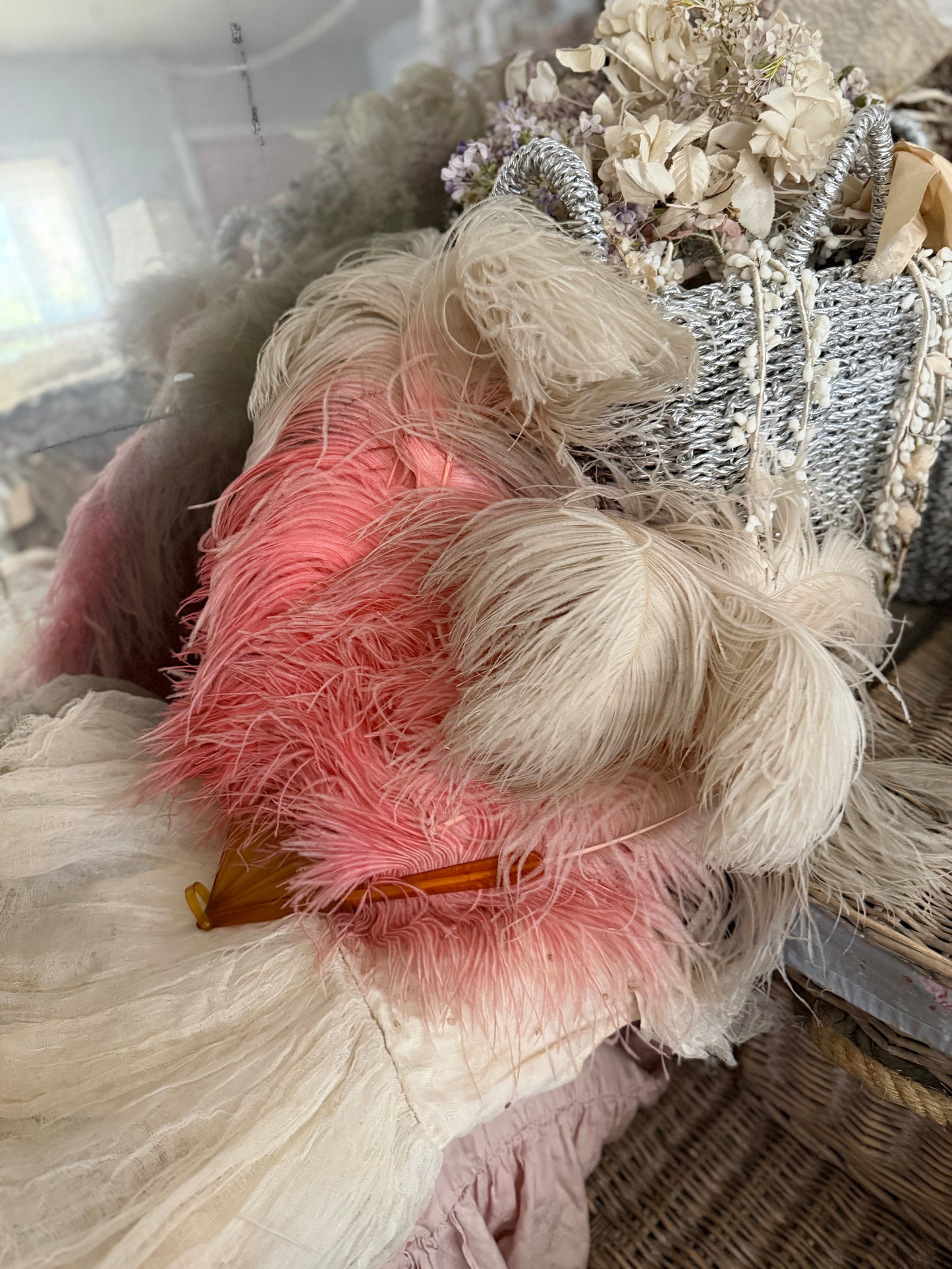 XL Antique Pink Ombre Ostrich Feather Fan