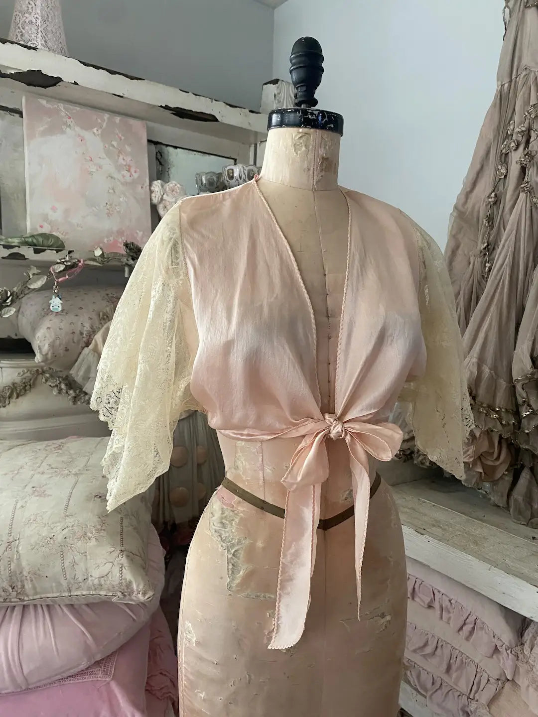 Vintage 1920-30s Pink Silk Lace Flutter Sleeve Bolero Top