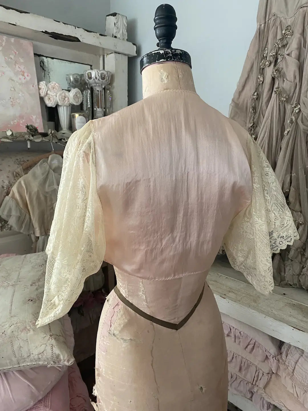 Vintage 1920-30s Pink Silk Lace Flutter Sleeve Bolero Top