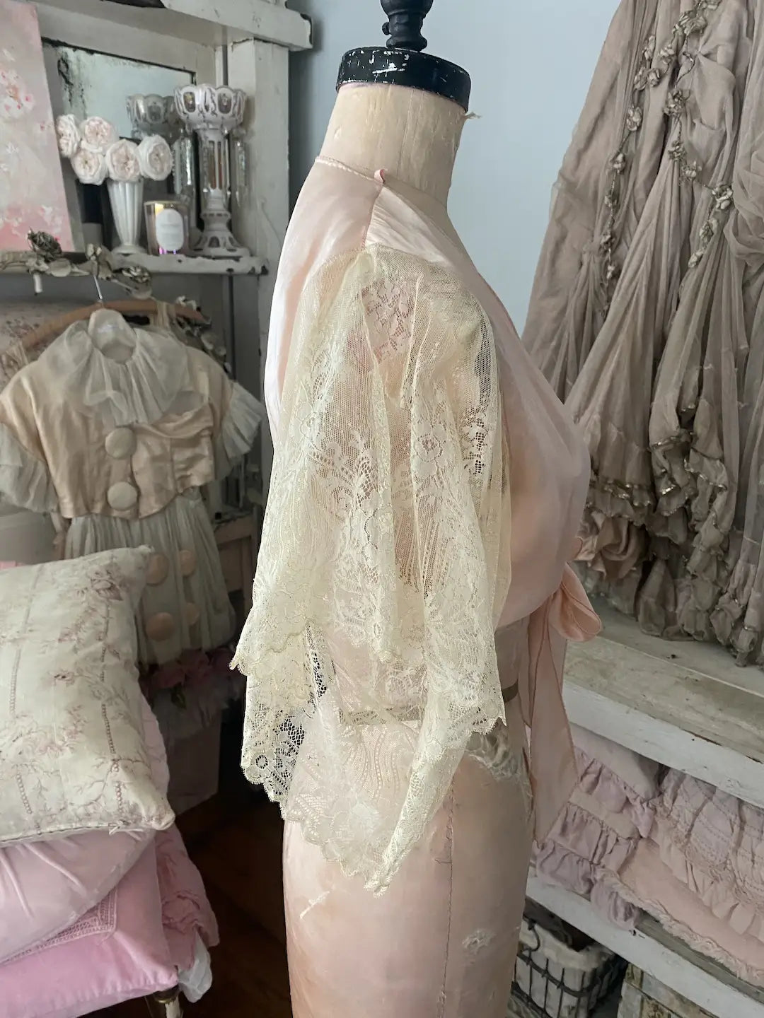 Vintage 1920-30s Pink Silk Lace Flutter Sleeve Bolero Top