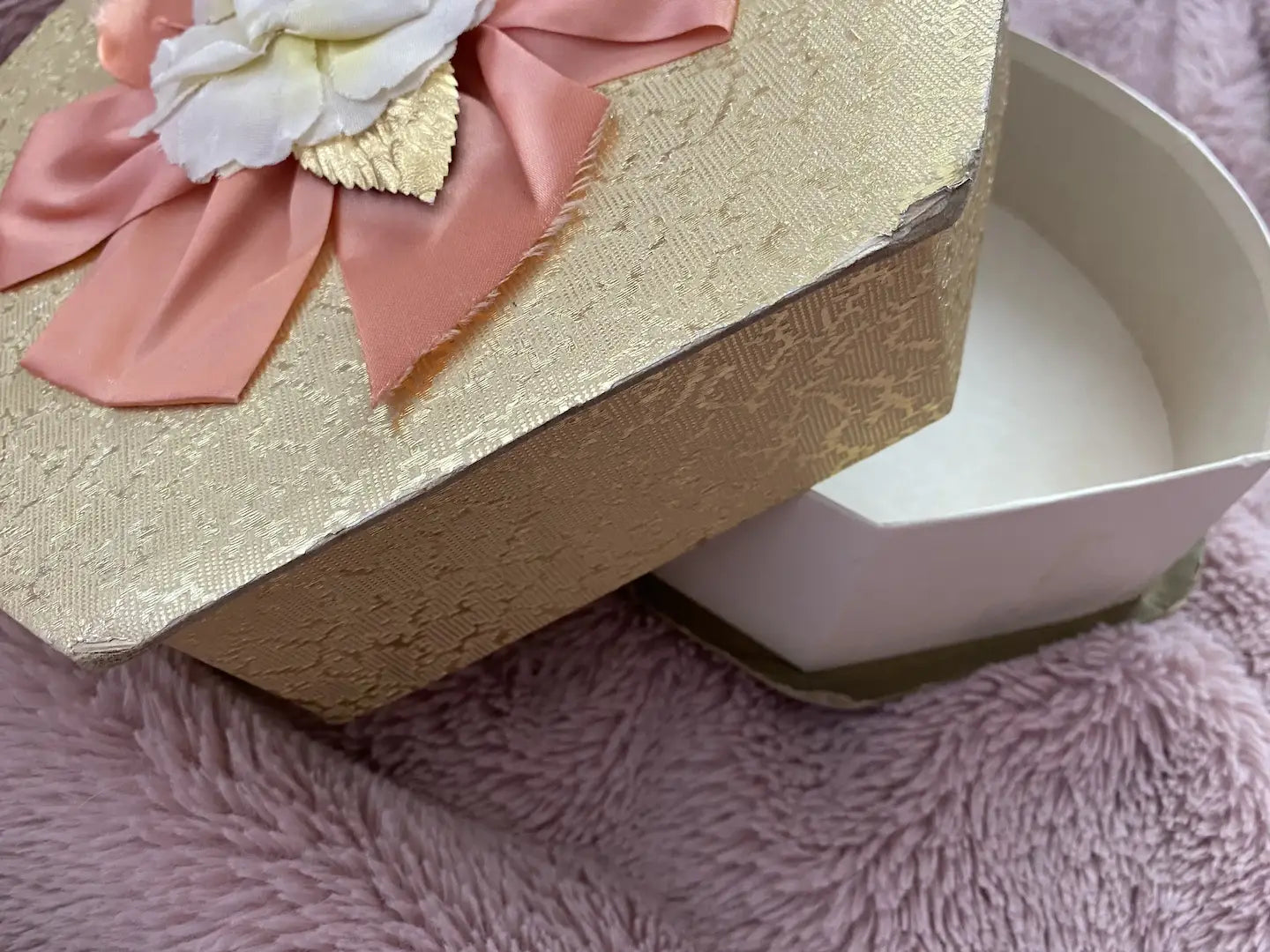 Vintage Candy Box Gold Wallpaper Pink