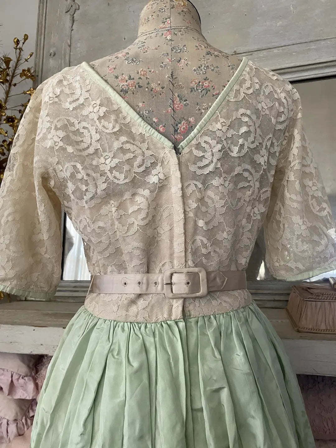 Vintage Dress Pale Green Lace