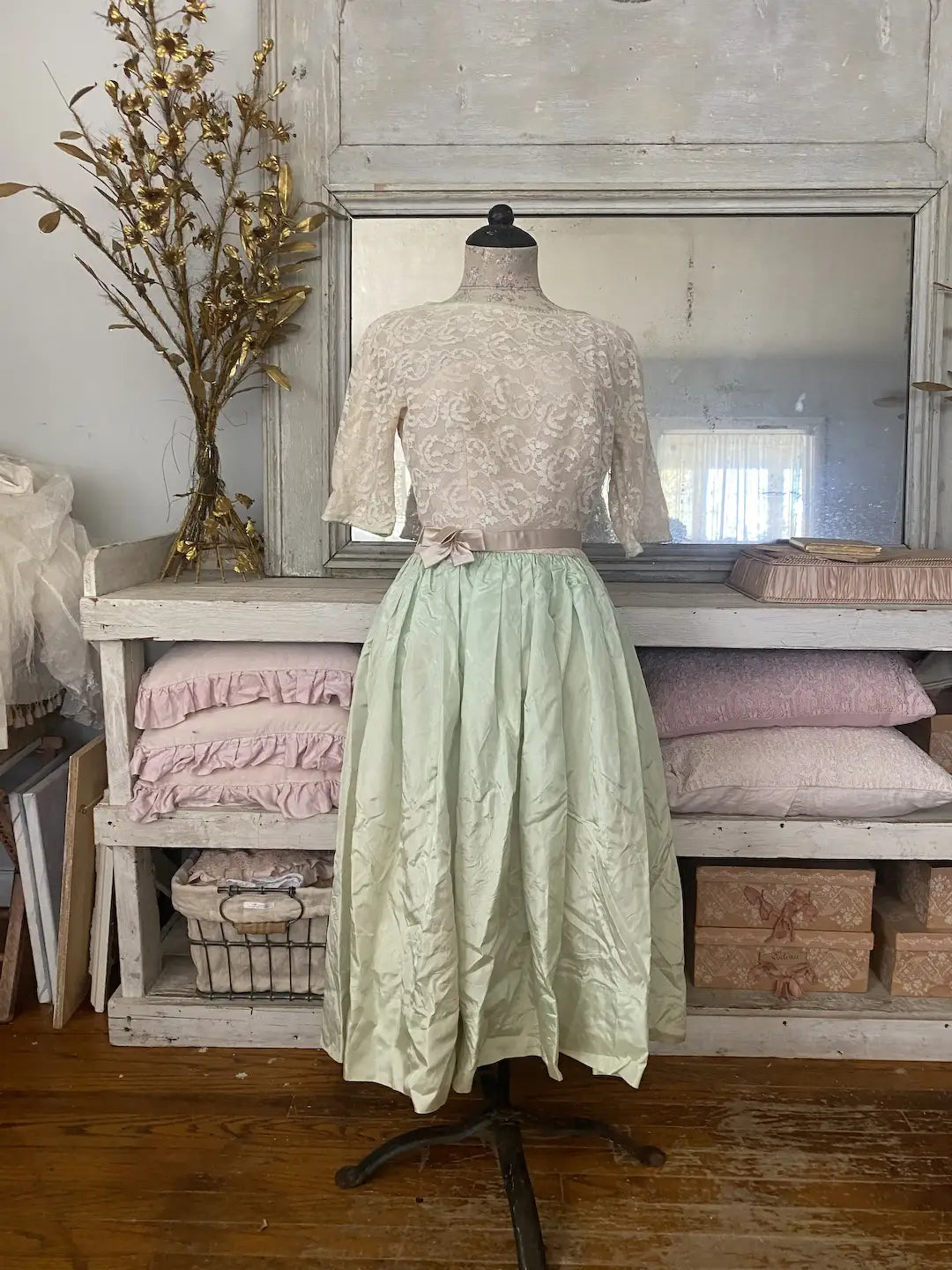 Vintage Dress Pale Green Lace