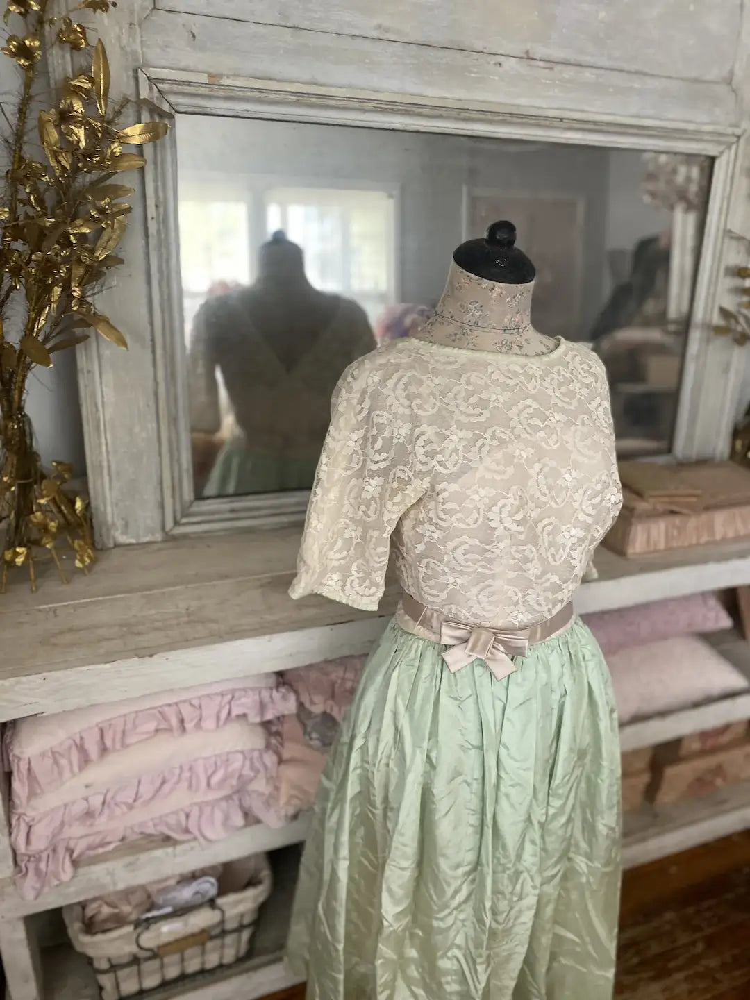 Vintage Dress Pale Green Lace