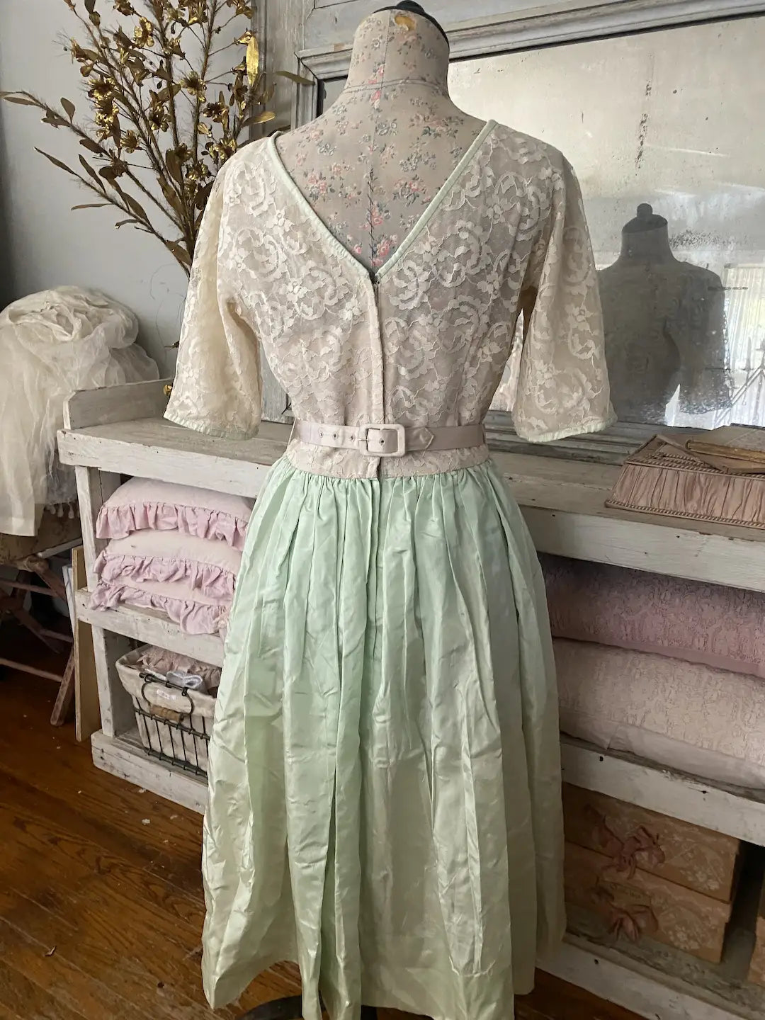 Vintage Dress Pale Green Lace